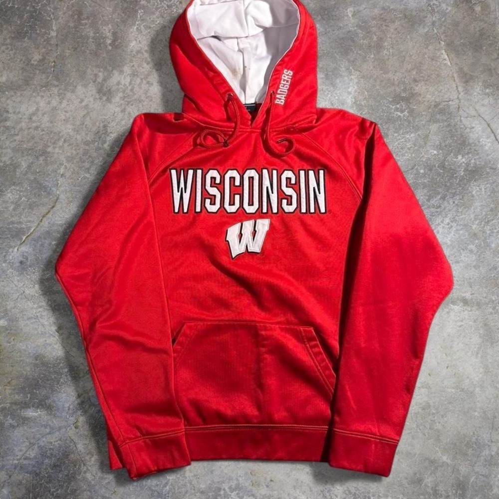 University of Wisconsin Badgers red athletic hoodie by Colosseum Size M